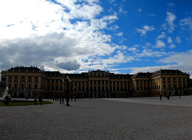 Dvorac Šenbrun – Zašto je poseban i kada ga je najbolje posetiti? Vodič za početnike
